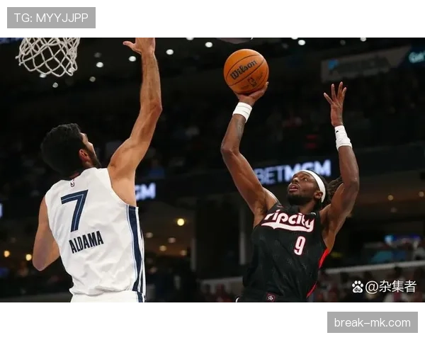 莫兰特与杰克逊联手出击,新赛季组合引发球迷热议 莫兰特与杰克逊联手出击,新赛季组合引发球迷热议