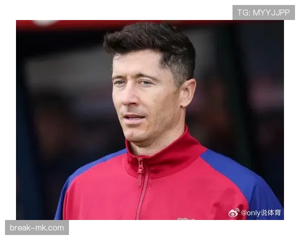 莱万多夫斯基转会费创历史新高,引爆足坛转会市场 莱万多夫斯基转会费创历史新高,引爆足坛转会市场