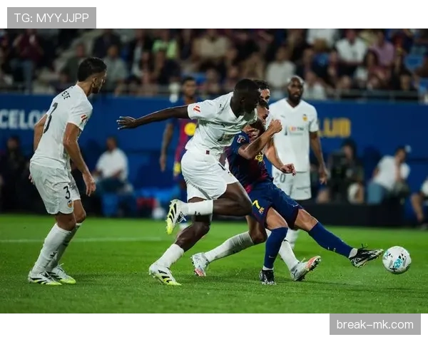 西甲联赛：定位球成胜负关键，战术调整显成效