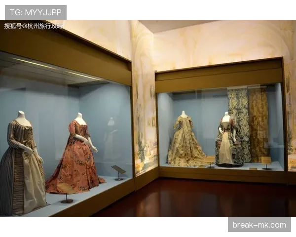 李娜的衣帽间像博物馆，随手一件就能买下我半辈子