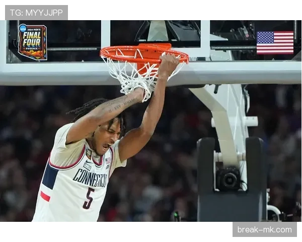 斯蒂芬卡斯尔无球跑位媲美库里效率凸显