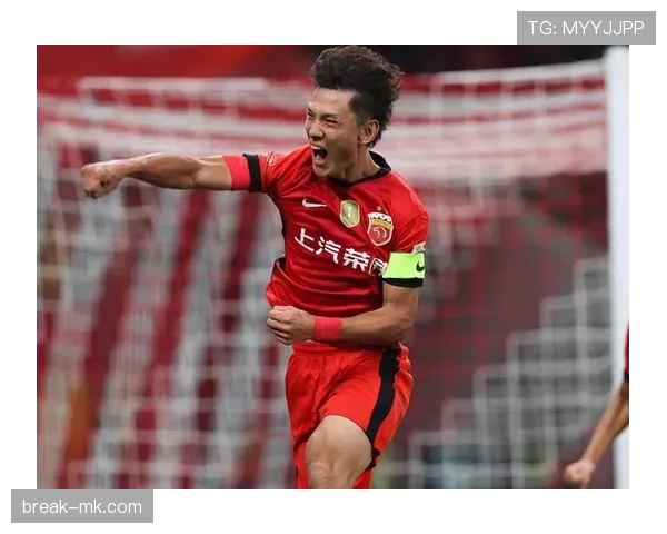 王燊超这训练完直接拎着保温杯去接娃，自律到连奶茶店都不敢路过？